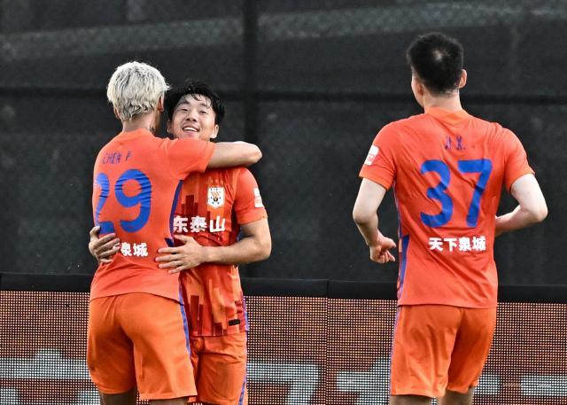 开云登录网址入口-泰山三连客炼狱之旅打响头炮 北上大连企盼“双赢”