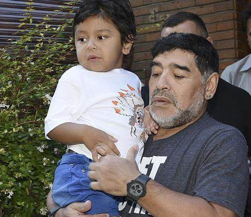 开云线上入口-马拉多纳遗产仅剩400万？律师：寄生虫吞掉了7000万