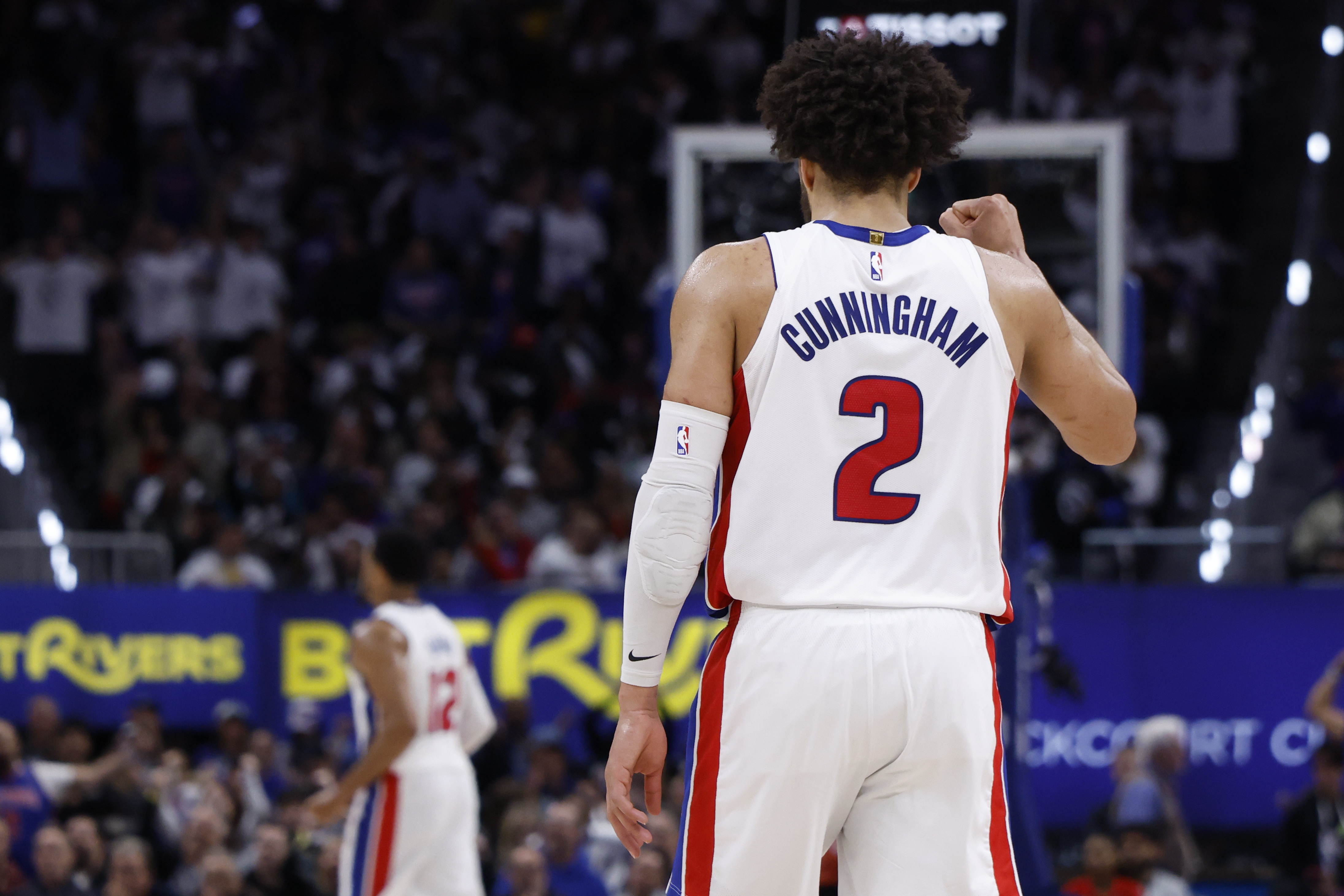 开云下载-NBA历史25岁前季后赛砍至少25分10助2帽球员：CC3次第一 韦德第二